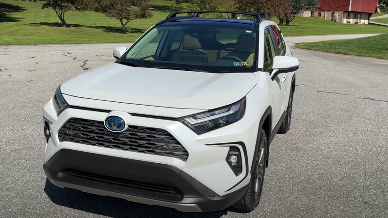 Kia Telluride (2025) , Honda CR-V Hybrid (2025) , Toyota RAV4 Hybrid (2025) , BMW X5 (2025) , Mazda CX-50 (2025) , Jeep Grand Cherokee (2025) , Genesis GV70 (2025) , Mitsubishi Outlander PHEV (2025) , Chevrolet Blazer (2025, Gas Model) , Volkswagen Atlas (2025) , Subaru Ascent (2025) , Infiniti QX50 (2025) , GMC Terrain (2025) , Nissan Rogue (2025)