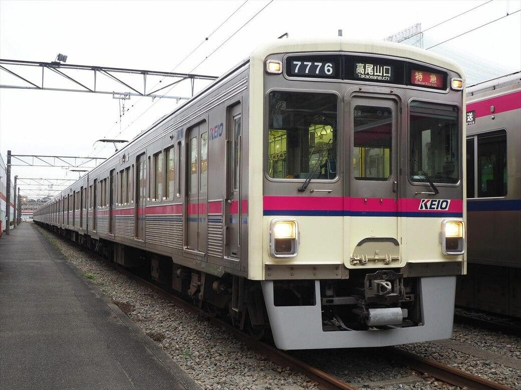 「京王線初」のステンレス製車両, 「ソフト感」や「明るさ」意識, 機器も車内も大幅リニューアル, 生まれ変わった7000系, 「いぶし銀」のステンレス車