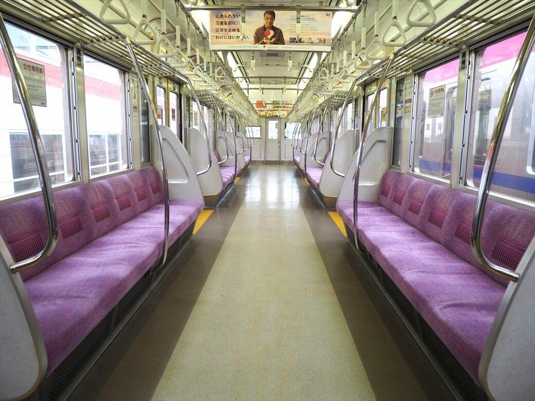 「京王線初」のステンレス製車両, 「ソフト感」や「明るさ」意識, 機器も車内も大幅リニューアル, 生まれ変わった7000系, 「いぶし銀」のステンレス車