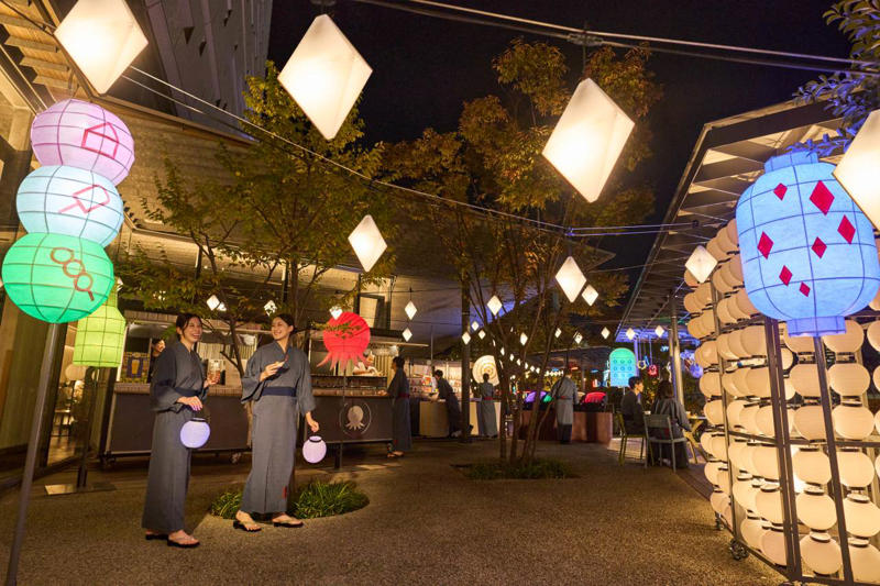 ホテル内で“終わらない大阪”の体験を, 大阪グルメを味わえる「PIKAPIKA横丁」, 夢中で遊べるスマートボールや射的も, 「コテコテSHOW TIME」でエンタメを満喫