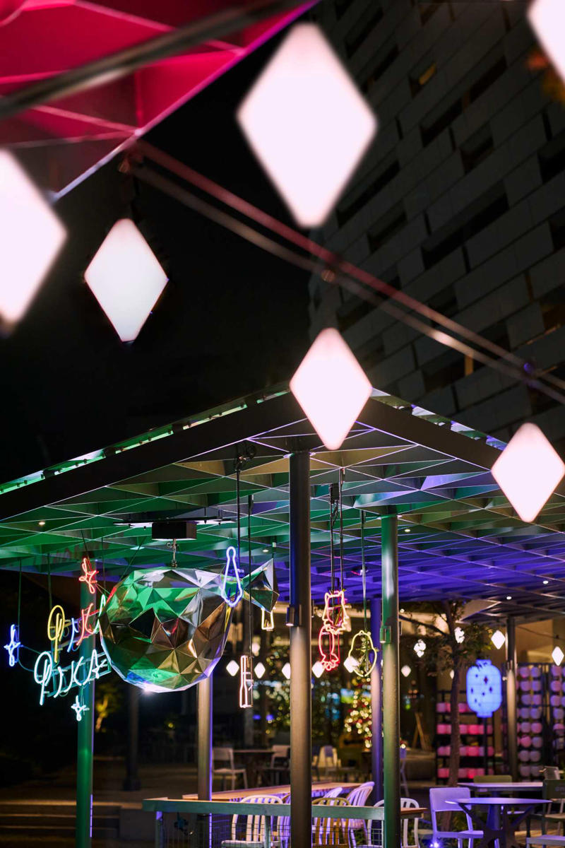ホテル内で“終わらない大阪”の体験を, 大阪グルメを味わえる「PIKAPIKA横丁」, 夢中で遊べるスマートボールや射的も, 「コテコテSHOW TIME」でエンタメを満喫