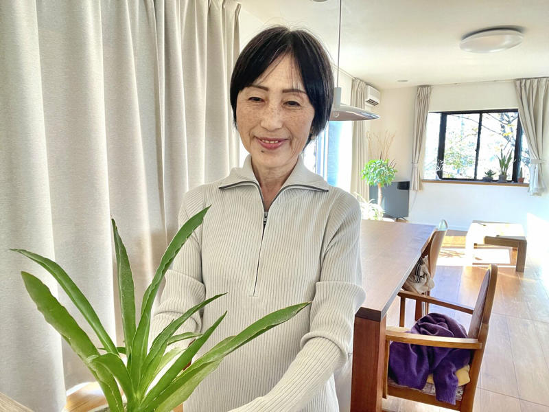 ものを増やさない小さな習慣が“家の軽さ”をつくる, 1：同じ用途のものは“お気に入り1つ”にまとめる, 2：メイク用品は“毎日使う分だけ”にする, 3：DMやチラシは届いたその日に処分する, 4：期限のきれた薬・調味料をこまめに点検する, 5：時計・カレンダーは“見やすい1つ”だけ置く, 小さな工夫で家の空気をやわらかく