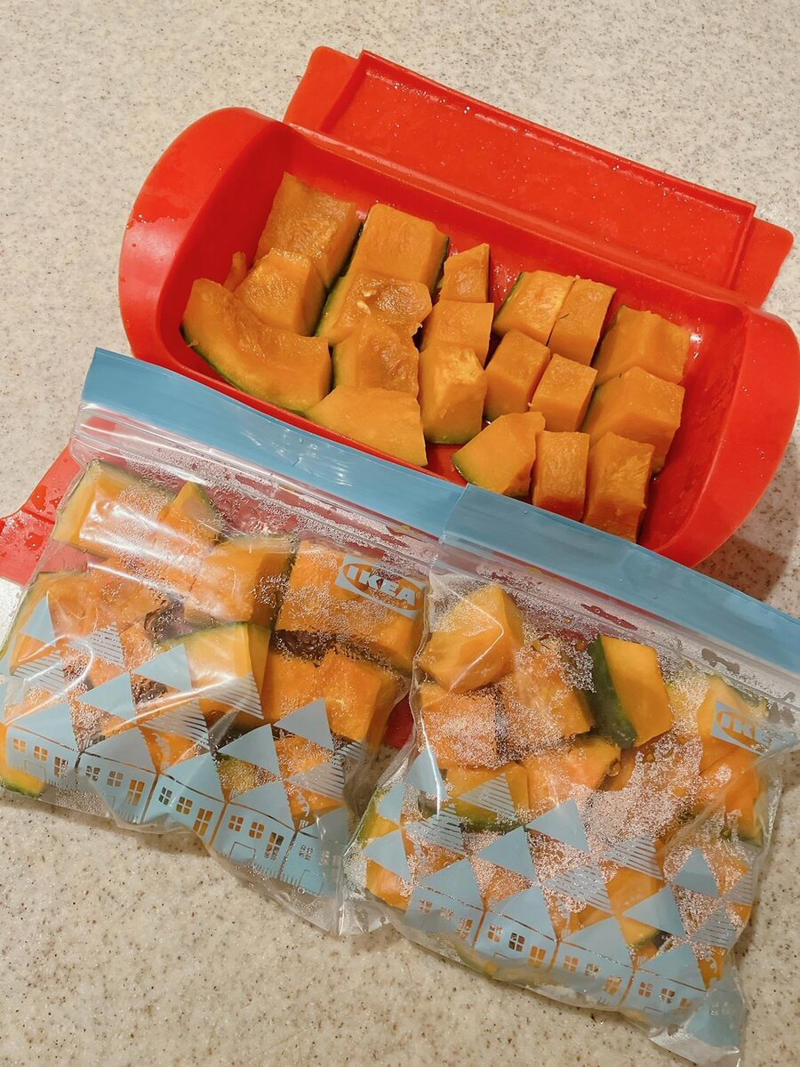 12月は家事を減らして、心と体の余裕をキープ, 同じものを食べることをいとわない, サンドイッチは切り込みを増やして具材たっぷりに, 野菜を小さくカット。冷凍用と蒸し料理に分ける, カレーの日は家の食材をなんでも入れていい