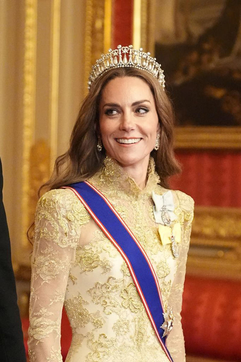 Aphrodite and the origin of eternal elegance, The elegance of Monaco in the key of pearls, Two styles, one tradition, The legacy of Maria Cristina in Queen Letizia, When pearls reach their 'Maximum' expression