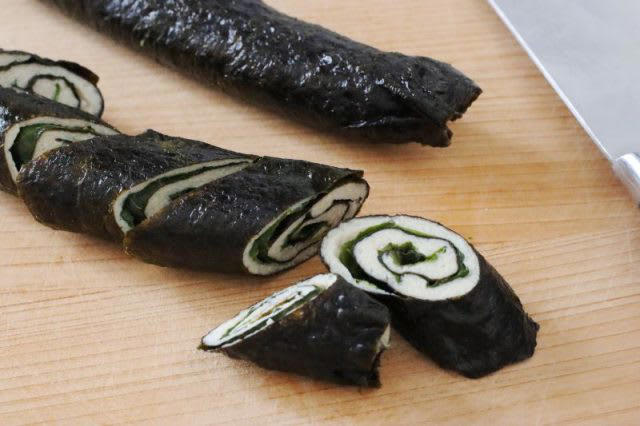 レンジ1回で2品完成！「鶏ひき肉の大葉海苔巻き（梅味噌味）」「キャベツのじゃこナムル」2品弁当, 1品目 鶏ひき肉の大葉海苔巻き（梅味噌味）, 2品目 キャベツのじゃこナムル, 2品弁当の詰め方プロセス, 「心が楽になる2品弁当」のルール