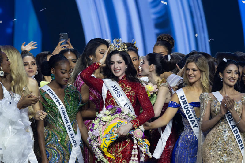 Calls to give up the crown Will Mexico lose Miss Universe after all?, Calls to give up the crown, Was there fraud in his election?, Accusations against Fatima's family, If she resigns, who gets her crown?, Veena Praveenar would get the title, The first runner-up would take her place, Or would the crown return to Miss Universe 2024?, Fatima does not intend to give up her crown, 'I deserve this crown and I deserve this sash', She worked for this crown, Years of preparation, Fatima thinks it would be unfair, Difficult times, 'Of course it hurts, because they're attacking my family'