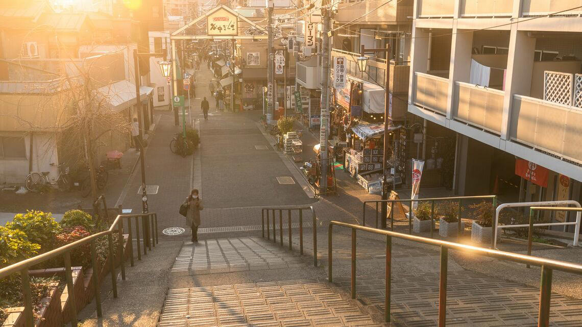 「夕やけだんだん」の横に建つマンションの実態, 「マンションが建ったら夕やけに寄り添えない」の声, 景観が統一されない裏にある、日本の“制度的な問題”, 『三丁目の夕日』にみる谷中銀座の「ノスタルジー」, マンション建設の「本質的な問題」を考えたい