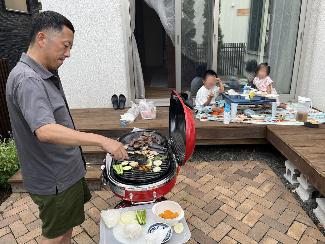 長男の誕生直後に「産後クライシス」の危機, 育児は「手伝いじゃない。あなたの仕事だ」, フルリモート勤務のパパと、通勤するママの1日, フルリモートでワークライフバランスが最適化, 子どもの病欠時の対応はどうした？