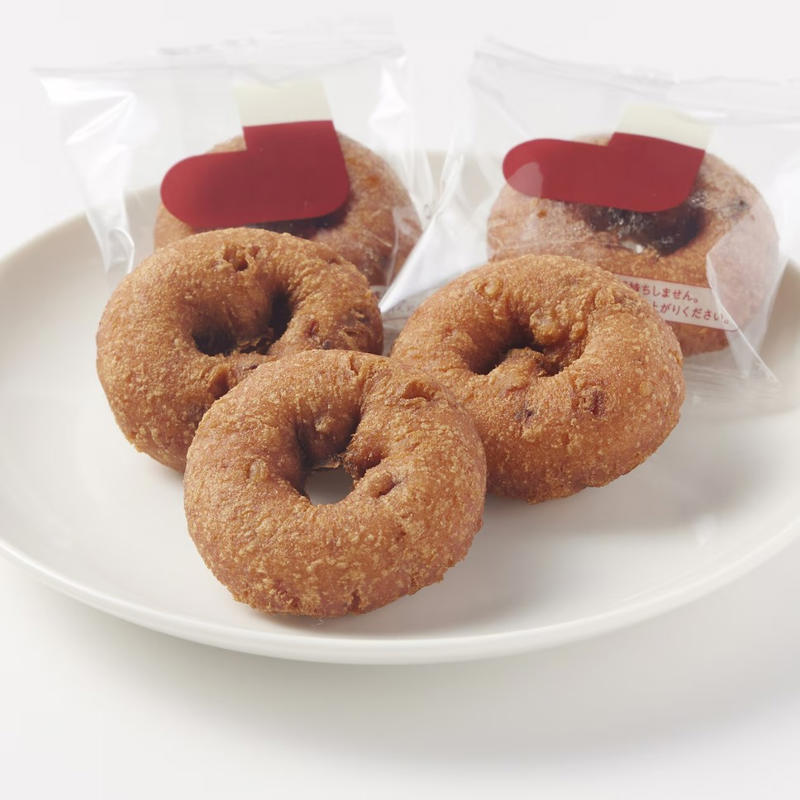 自分でつくる　生地からつくる　ヘクセンハウス　1,700円（税込）, クリスマスバウムリース　チョコ　1,990円（税込）, カウントダウンカレンダー　1,890円（税込）, クリスマスの伝統菓子　シュトーレン　1,200円（税込）, クリスマスオーナメントとお菓子のセット　550円（税込）, クリスマスドーナツ　レーズン＆アップル　490円（税込）, クリスマス　いちごのブールドネージュ　290円（税込）, クリスマス　スペキュロス　290円（税込）