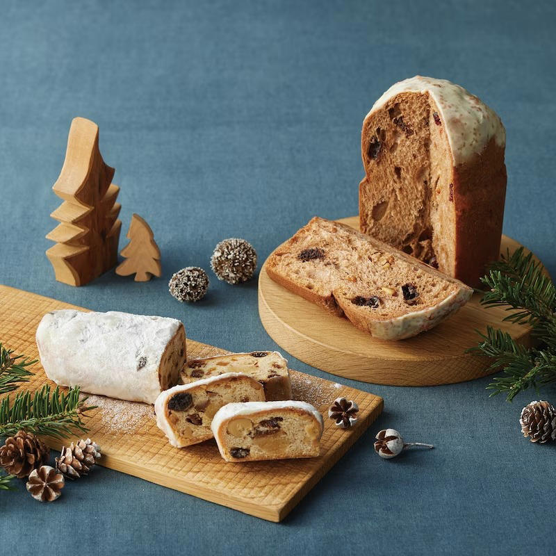 自分でつくる　生地からつくる　ヘクセンハウス　1,700円（税込）, クリスマスバウムリース　チョコ　1,990円（税込）, カウントダウンカレンダー　1,890円（税込）, クリスマスの伝統菓子　シュトーレン　1,200円（税込）, クリスマスオーナメントとお菓子のセット　550円（税込）, クリスマスドーナツ　レーズン＆アップル　490円（税込）, クリスマス　いちごのブールドネージュ　290円（税込）, クリスマス　スペキュロス　290円（税込）