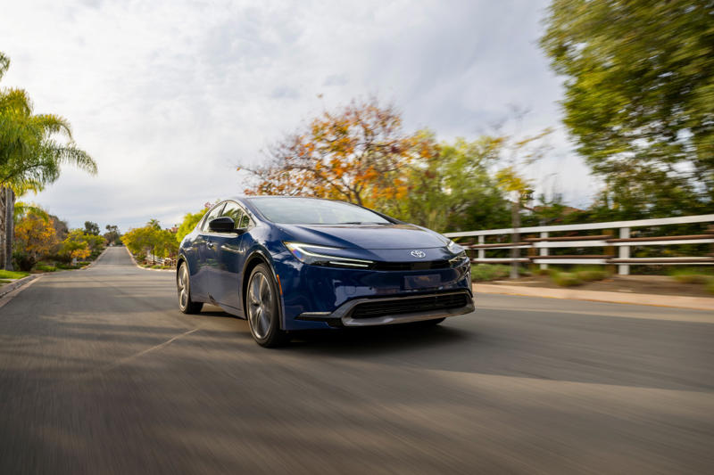1. Toyota Prius Prime (PHEV), 2. Toyota Prius (HEV), 3. Hyundai Elantra Hybrid Blue Trim (HEV), 4. Kia Niro Plug-in Hybrid (PHEV), 5. Toyota Camry LE (HEV)