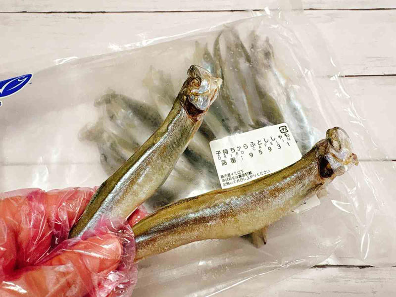 コストコの「子持ちからふとししゃも」の値段と内容量・コスパ比較, コストコの「子持ちからふとししゃも」の原材料・産地・アレルギー表示, コストコの「子持ちからふとししゃも」の消費期限・冷蔵保存・冷凍保存方法, コストコの「子持ちからふとししゃも」の調理器具別の焼き方, コストコの「子持ちからふとししゃも」を実食レビュー, シンプルな焼きししゃもに合う調味料は？, 子ども用にも！照り焼き, お弁当にも！ししゃもチーズ春巻き, Q：売り場はどこ？, Ｑ：アニサキスのリスクと安全な食べ方は？