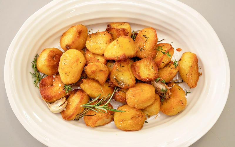 Top tips for the perfect roast potatoes, How to cook Ashley Palmer-Watts’s perfect roast potatoes, Overview, Ingredients