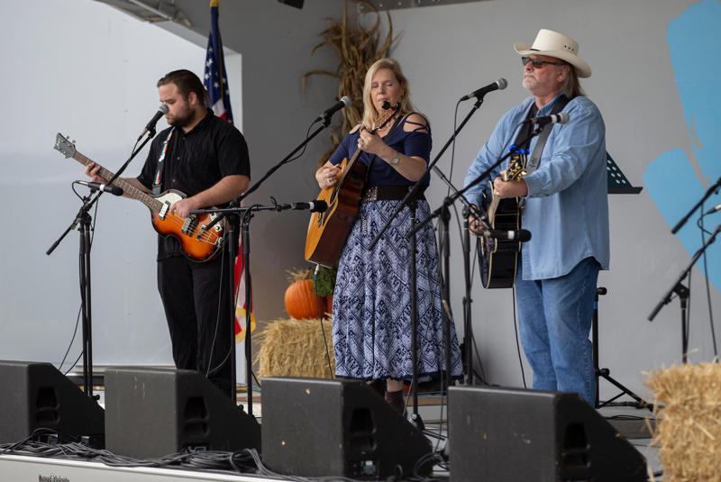 Old Fashioned Christmas on the Farm , Free concert at Albert Music Hall, Supper club dinner , Neil Diamond tribute at Resorts Casino