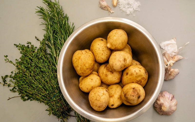 Top tips for the perfect roast potatoes, How to cook Ashley Palmer-Watts’s perfect roast potatoes, Overview, Ingredients