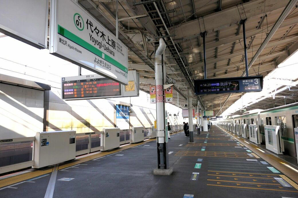 小田急70駅中で乗降2位, 「高架複々線化の第一歩」, 新宿到着前の「最後の砦」, ホームと改札口は別世界