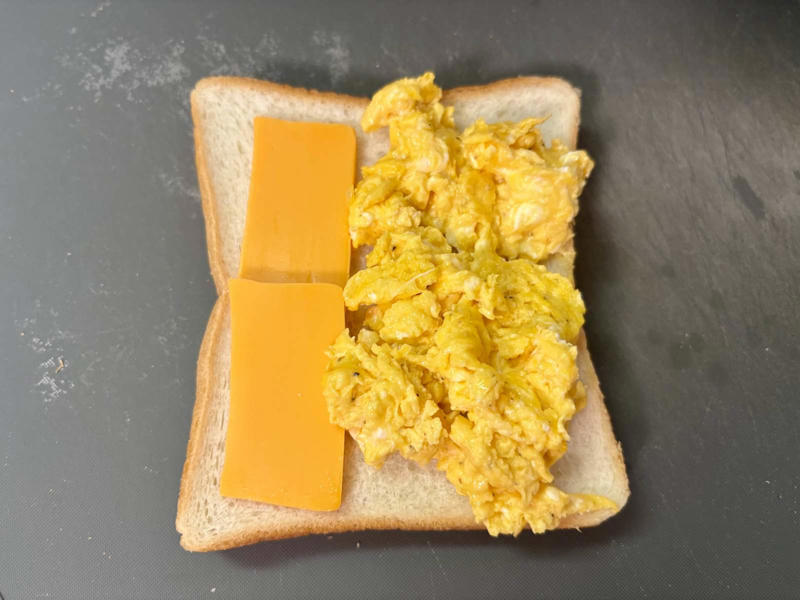 手軽に作れる折りたたみサンドイッチ, 作り方は驚くほどシンプル！のせて折るだけ, 見た目も可愛いのでお弁当にもぴったり！, 手軽さと可愛さを両立