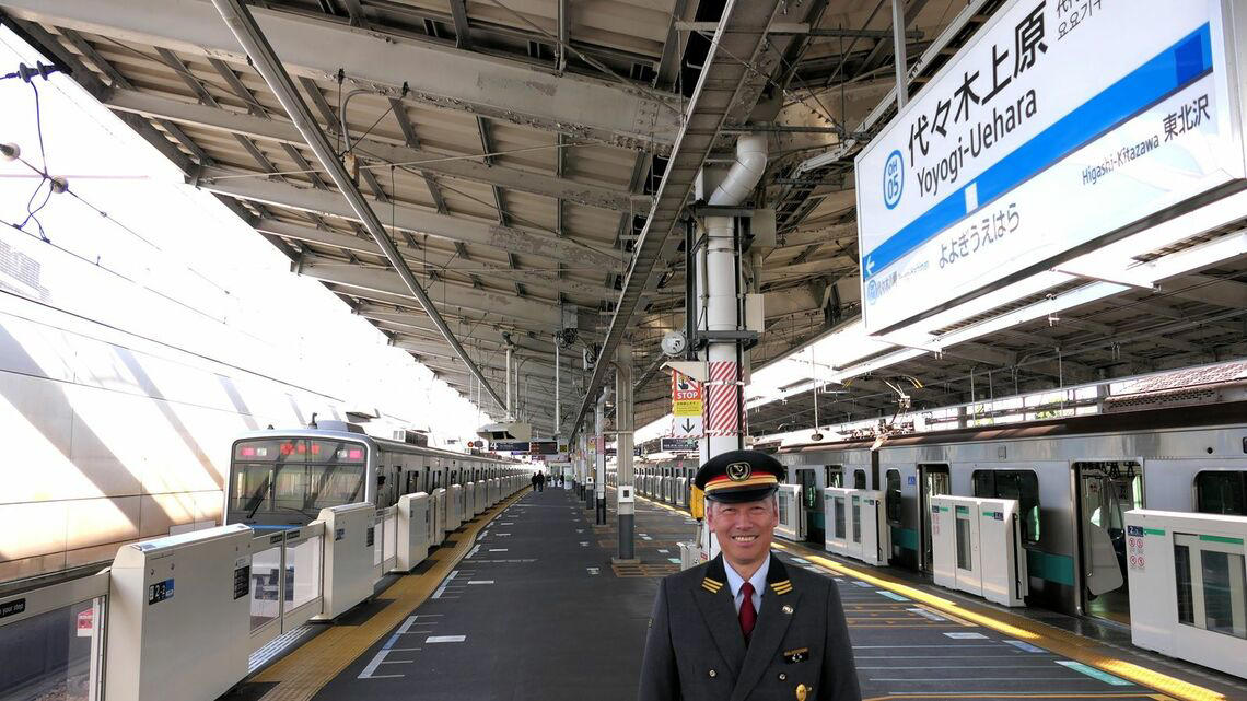 小田急70駅中で乗降2位, 「高架複々線化の第一歩」, 新宿到着前の「最後の砦」, ホームと改札口は別世界