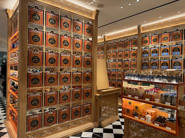 チャンギ空港のすごいところ！到着時に免税品が買える, チャンギ空港で買いたい！人気のお土産のお得な購入術, チャンギ空港でお腹が空いたら？便利な使い方, チャンギ空港での注意点