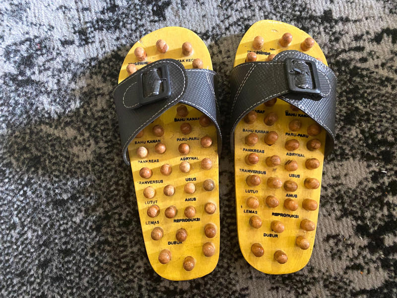 Foot massage slippers iRobot Roomba vacuum, Air fryer, Non-slip socks, Puzzle books, Jigsaw puzzle, Pill organizer, Amazon Echo and Alexa devices, Key finder, Portable induction cooktop, Gift basket, Sleep sound machine, Throw blanket, Light therapy lamp, Massage pillow, Light-up magnifying mirror, E-reader, Digital picture frame, Window bird feeder, Single-serve coffee maker, Automatic card shuffler, Foot massage slippers, Calendar clock, Adult coloring books, Birthstone ring, Extra long shoehorn, Reusable microwave heat pad, Resistance bands, Aromatherapy oil burner