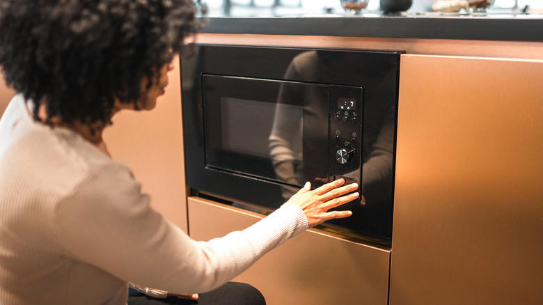 Sticking to the microwave Overcooking them, Boiling frozen peas, Always cooking them, Eating them plain, Thinking they're bland, Believing you can undercook them, Sticking to the microwave, Not steaming them, Limiting yourself to green peas