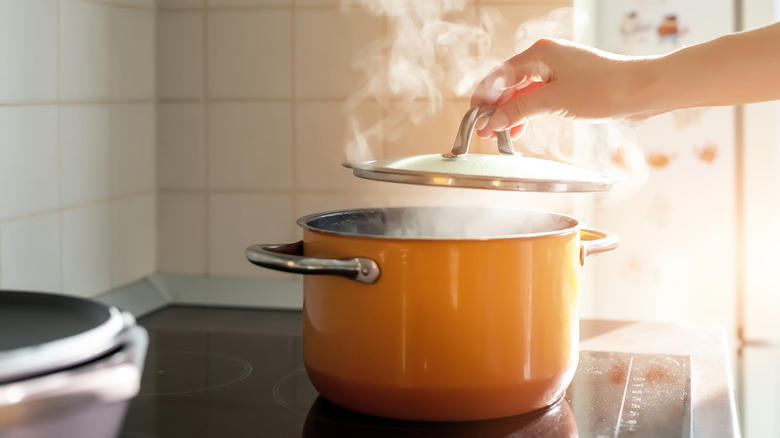 Not steaming them Overcooking them, Boiling frozen peas, Always cooking them, Eating them plain, Thinking they're bland, Believing you can undercook them, Sticking to the microwave, Not steaming them, Limiting yourself to green peas