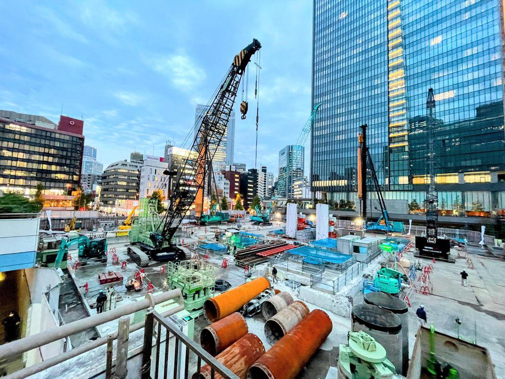 超高層ビルだけじゃない街, 田町タワーを過ぎると…, タワマン「白金ザ・スカイ」にちなんだメニューも, 自分史上最小の店を発見！, 魚がおいしい「諸国地酒銘酒処 芝の浦」, タワマン増殖で田町に起きた変化, タワマンがある風景と歴史が交差する田町