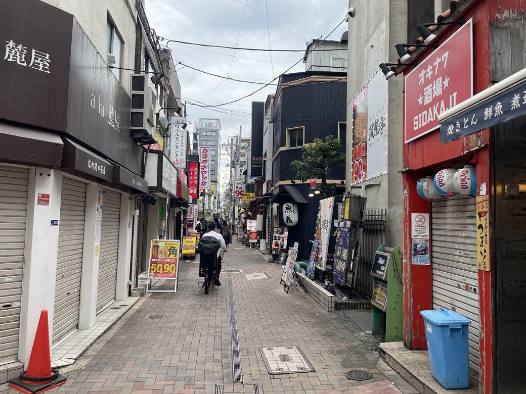 超高層ビルだけじゃない街, 田町タワーを過ぎると…, タワマン「白金ザ・スカイ」にちなんだメニューも, 自分史上最小の店を発見！, 魚がおいしい「諸国地酒銘酒処 芝の浦」, タワマン増殖で田町に起きた変化, タワマンがある風景と歴史が交差する田町