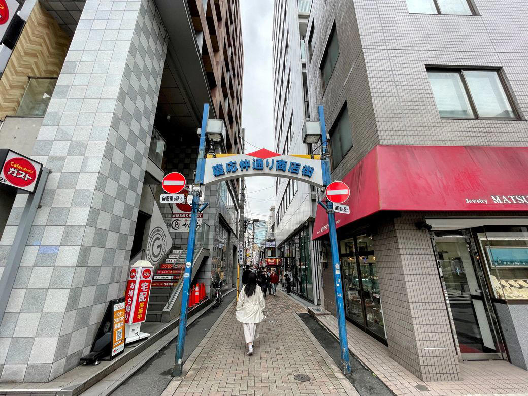 超高層ビルだけじゃない街, 田町タワーを過ぎると…, タワマン「白金ザ・スカイ」にちなんだメニューも, 自分史上最小の店を発見！, 魚がおいしい「諸国地酒銘酒処 芝の浦」, タワマン増殖で田町に起きた変化, タワマンがある風景と歴史が交差する田町