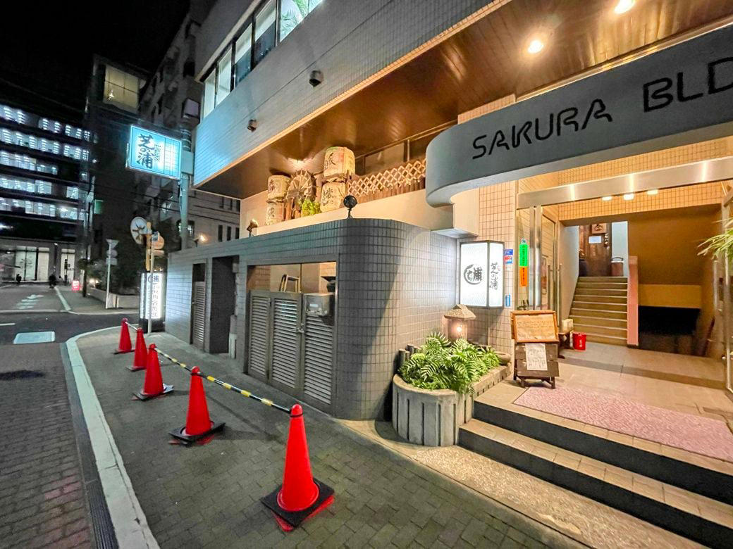 超高層ビルだけじゃない街, 田町タワーを過ぎると…, タワマン「白金ザ・スカイ」にちなんだメニューも, 自分史上最小の店を発見！, 魚がおいしい「諸国地酒銘酒処 芝の浦」, タワマン増殖で田町に起きた変化, タワマンがある風景と歴史が交差する田町