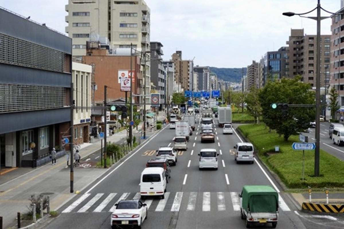 保険料高騰の現実, EVの高コスト構造, 部品供給と中古車市場の変動, 消費者の対応戦略, リスクのたらい回し