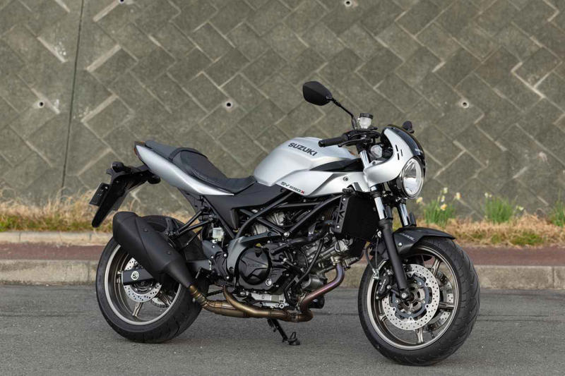 スズキのVツイン・スポーツ『SV650X』を解説します！, スズキ『SV650X』主なスペックと価格, SV650X（2025）のカラーバリエーションは？, SV650Xの足つき性やライディングポジションは？, SV650Xで実際に走ってみた燃費は？, スズキ『SV650X』の装備／ディテール解説, スズキ『SV650X』に乗ってみた感想は？, スズキファンのためのWEBサイト！