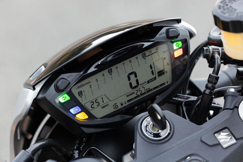 スズキのVツイン・スポーツ『SV650X』を解説します！, スズキ『SV650X』主なスペックと価格, SV650X（2025）のカラーバリエーションは？, SV650Xの足つき性やライディングポジションは？, SV650Xで実際に走ってみた燃費は？, スズキ『SV650X』の装備／ディテール解説, スズキ『SV650X』に乗ってみた感想は？, スズキファンのためのWEBサイト！