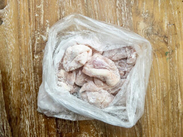 鶏肉とれんこんの甘辛炒めを作るのにかかる時間, 鶏肉とれんこんの甘辛炒めのカロリー, フライパン1つでメインのおかず！鶏肉とれんこんの甘辛炒め, 鶏肉とれんこんの甘辛炒めのレシピ, 鶏肉とれんこんの甘辛炒めの材料（2人分）, 鶏肉とれんこんの甘辛炒めの作り方