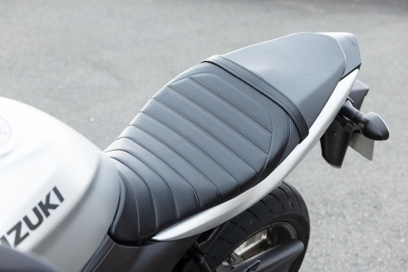 スズキのVツイン・スポーツ『SV650X』を解説します！, スズキ『SV650X』主なスペックと価格, SV650X（2025）のカラーバリエーションは？, SV650Xの足つき性やライディングポジションは？, SV650Xで実際に走ってみた燃費は？, スズキ『SV650X』の装備／ディテール解説, スズキ『SV650X』に乗ってみた感想は？, スズキファンのためのWEBサイト！