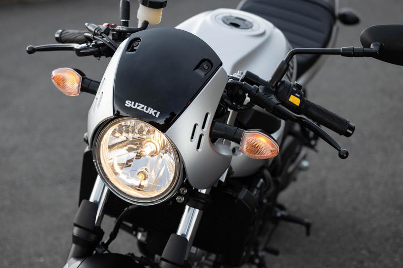 スズキのVツイン・スポーツ『SV650X』を解説します！, スズキ『SV650X』主なスペックと価格, SV650X（2025）のカラーバリエーションは？, SV650Xの足つき性やライディングポジションは？, SV650Xで実際に走ってみた燃費は？, スズキ『SV650X』の装備／ディテール解説, スズキ『SV650X』に乗ってみた感想は？, スズキファンのためのWEBサイト！