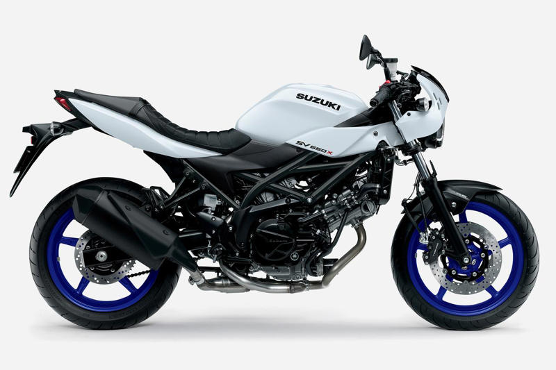 スズキのVツイン・スポーツ『SV650X』を解説します！, スズキ『SV650X』主なスペックと価格, SV650X（2025）のカラーバリエーションは？, SV650Xの足つき性やライディングポジションは？, SV650Xで実際に走ってみた燃費は？, スズキ『SV650X』の装備／ディテール解説, スズキ『SV650X』に乗ってみた感想は？, スズキファンのためのWEBサイト！