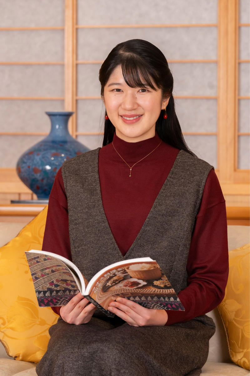 ■誕生日に際し公開された映像や写真, ■著者はラオスに学んだ二人の料理人, ■日本で唯一のラオス料理本, ■蒸したもち米とおかず, ■晩餐会には伝統料理も登場, ■天皇陛下の「お気に入り」, ■愛子さまのご訪問をきっかけに