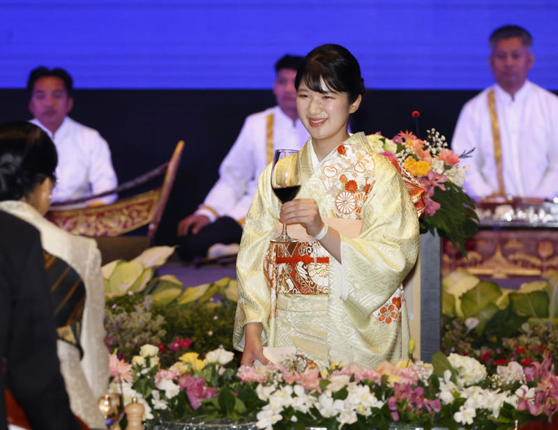 ■誕生日に際し公開された映像や写真, ■著者はラオスに学んだ二人の料理人, ■日本で唯一のラオス料理本, ■蒸したもち米とおかず, ■晩餐会には伝統料理も登場, ■天皇陛下の「お気に入り」, ■愛子さまのご訪問をきっかけに
