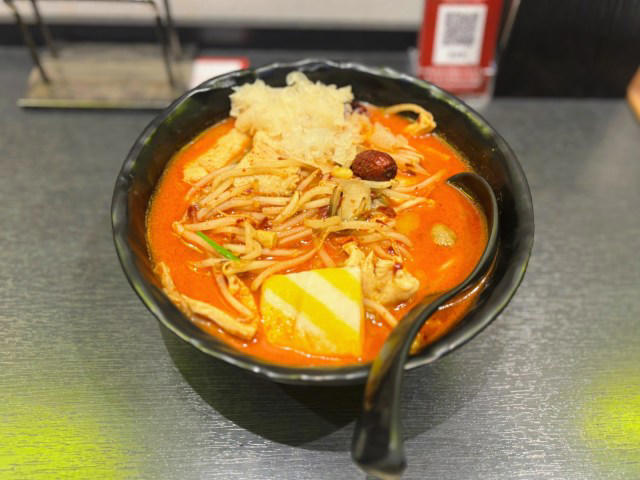 【スパイシーな冬限定メニュー】, 【あのトレンドグルメの影響も…!?】, 【チャイミルクティーもおすすめ！】, 【まとめ：冬にぴったりな旨辛薬膳麺】