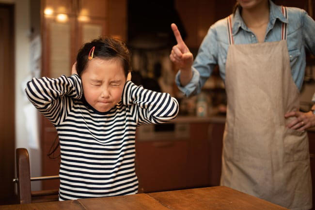 子どもが勉強嫌いになる原因は？, 『勉強嫌いな子ども』に言ってはいけないNGワード3選, 1.勉強するよう命令する言葉, 2.きょうだいや友達との比較, 3.子どもを見放すような言葉, なにをしても机に向かわない時の対処法
