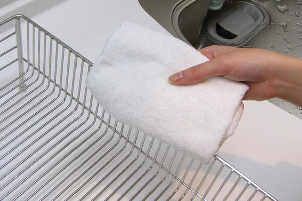 水切りかごの材質によって汚染度が違う理由, 水切りかごで実際に発生する問題, カビと細菌が急速に成長する科学的理由, 安全に使うことが事実上難しい理由, 代替手段がはるかに衛生的な理由, 水切りかごを使い続けると発生する可能性のある健康問題, 家で実践できる衛生管理のコツ, 「江南タイムズ」で最も閲覧された記事