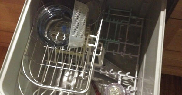 水切りかごの材質によって汚染度が違う理由, 水切りかごで実際に発生する問題, カビと細菌が急速に成長する科学的理由, 安全に使うことが事実上難しい理由, 代替手段がはるかに衛生的な理由, 水切りかごを使い続けると発生する可能性のある健康問題, 家で実践できる衛生管理のコツ, 「江南タイムズ」で最も閲覧された記事