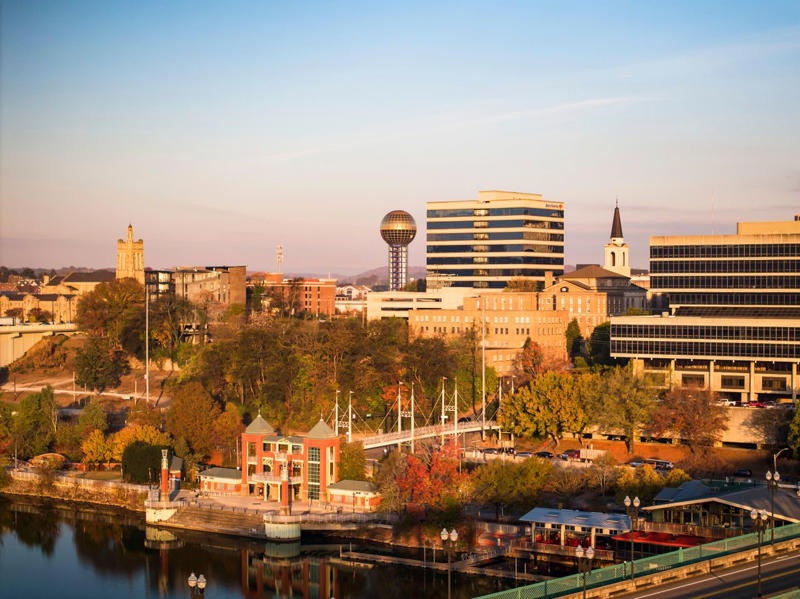 Explore Knoxville’s Art Scene, Stroll Downtown Knoxville , Cheer For The Vols, Enjoy A Drink, Have A Memorable Meal