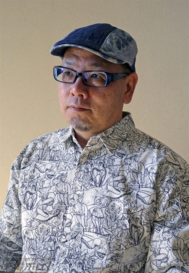 キャプテンハーロックと双璧をなす松本零士氏の大人気キャラクター、クイーン・エメラルダス, 野中剛氏がこだわりぬいたモデル、ついに誕生！, 驚異のギミック満載のハイディテール巨大モデルを堪能せよ！, エメラルダスとトチローのフィギュア付き専用コントローラーで操作が可能！, ワンランクアップの“プレミアム定期購読”で、ここでしか手に入らない貴重なアイテムも用意！