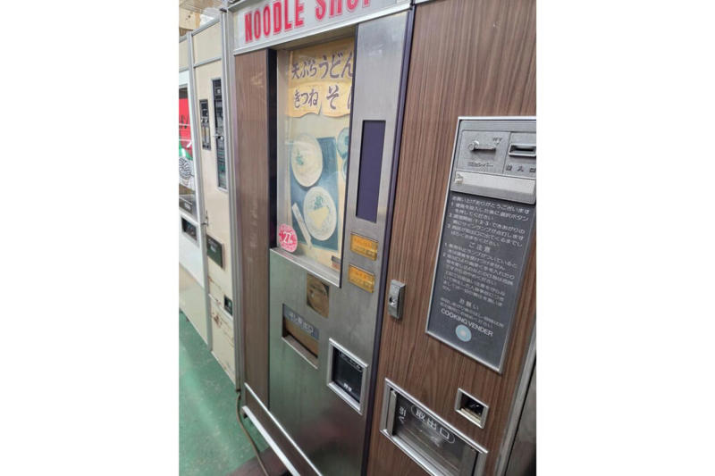 ■51年前の自販機、見つかる, ■まさかのシャープ製うどん自販機, ■シャープが過去に作っていた自販機, ■シャープ広報は「90年代までに終息した事業」と推測, ■執筆者プロフィール