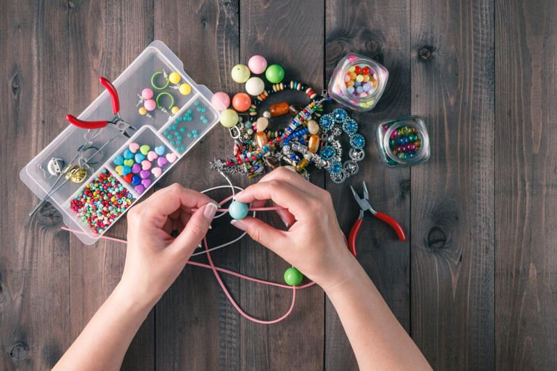 Exercise equipment, Calendar, Cosmetics, Cleaning supplies, Lingerie, Ugly holiday sweater, Fruitcake, Souvenirs, Air fresheners, Cheap candy and chocolate, Random gift cards, Throw pillows, Hand-me-downs, Self-help books, Toiletries, Fruit baskets, A tie or scarf, Handcrafted anything, Keychain, A loud toy