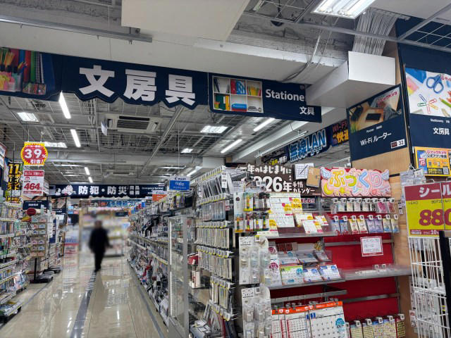 ・ボンボンドロップシールとは, ・新宿の雑貨店＆文具店を探してみる, ・シールコーナーの異変, ・一縷の望みをかけて穴場へ, ・シールコーナーの異変, ・クリスマスまでに増産がんばってください！