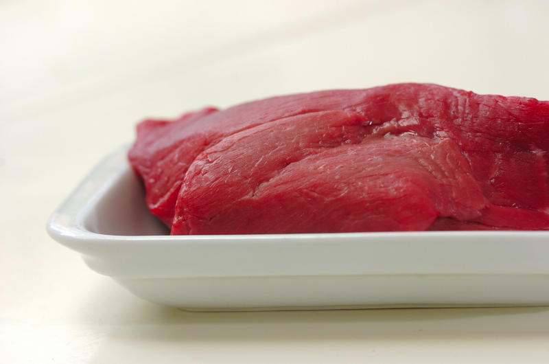 手羽元のお手軽ローストチキン, フライパンでできるフライドチキン, ローストチキンオレンジソースがけ, 丸鶏のローストチキン, クリスマスのブッシュドノエル風ミートローフ, イタリア発祥の伝統菓子パン「パネトーネ」, ドイツ発祥の伝統菓子「シュトーレン」, フランス発祥の切り株風ケーキ「ブッシュドノエル」