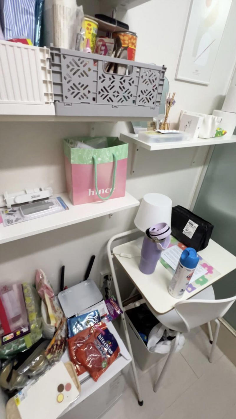 Changing lifestyle Freeing myself from hoarding, Living in a goshiwon, Changing lifestyle, 'It's comfortable and convenient'